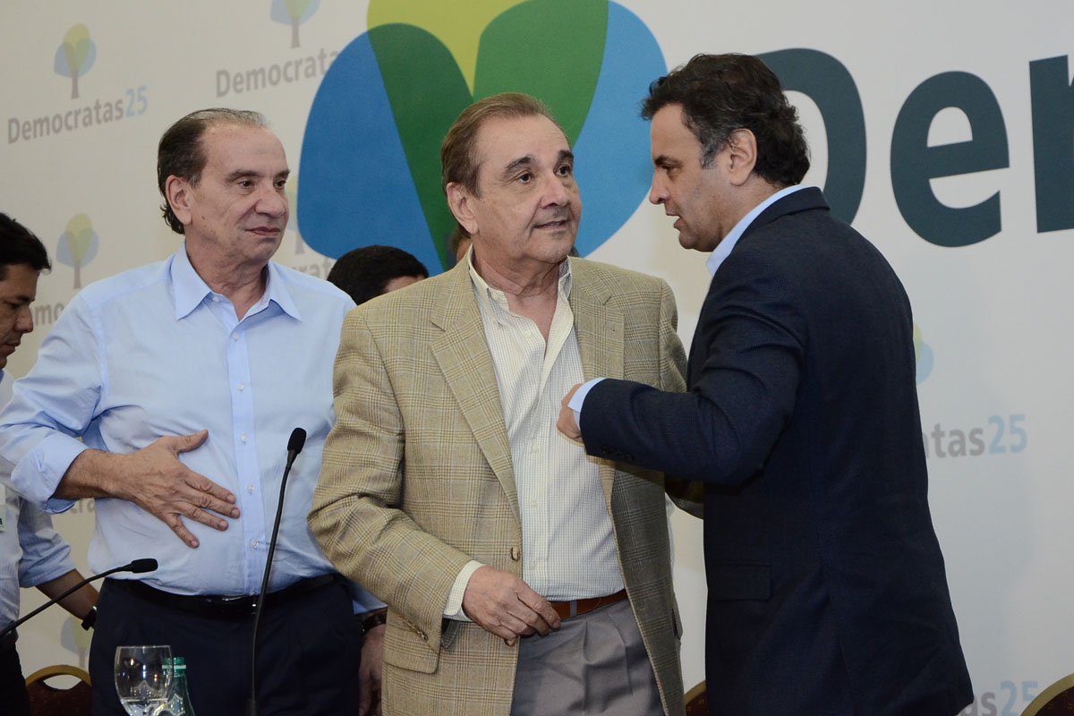Colunista Raymundo Costa, do Valor, diz que ideia de renúncia seguida do apoio a candidata do PSB, Marina Silva, ronda o presidenciável tucano Aécio Neves: “Em áreas afins de sua campanha e do próprio PSDB, esta saída é vista como a melhor maneira de despachar o PT já no primeiro turno, sem correr o risco de uma eventual virada no segundo turno”; assessor direto de Aécio, Danilo de Castro disse que isso não teria o menor cabimento e que ideia nunca foi colocada em discussão (Foto: Roberta Namour) www.brasil247.com - Colunista Raymundo Costa, do Valor, diz que ideia de renúncia seguida do apoio a candidata do PSB, Marina Silva, ronda o presidenciável tucano Aécio Neves: “Em áreas afins de sua campanha e do próprio PSDB, esta saída é vista como a melhor maneira de despachar o PT já no primeiro turno, sem correr o risco de uma eventual virada no segundo turno”; assessor direto de Aécio, Danilo de Castro disse que isso não teria o menor cabimento e que ideia nunca foi colocada em discussão
