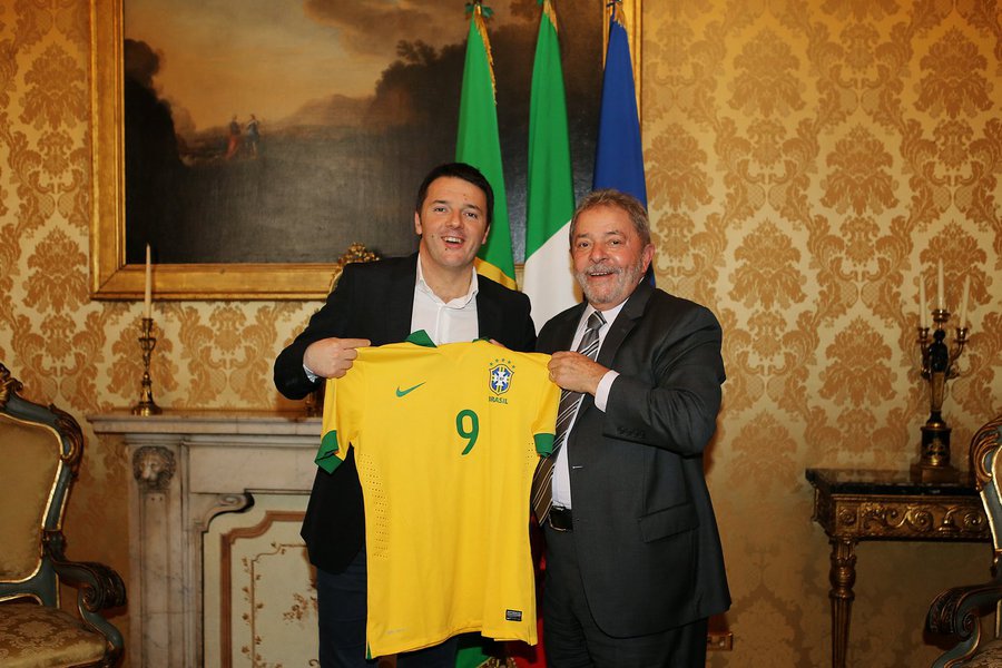 Em coletiva de imprensa na sede do governo italiano, o primeiro-ministro Matteo Renzi contou que o ex-presidente Lula, com quem almoçou nesta quarta-feira, disse a ele que nunca viu a Europa "com a cabeça tão baixa" (Foto: Gisele Federicce) Em coletiva de imprensa na sede do governo italiano, o primeiro-ministro Matteo Renzi contou que o ex-presidente Lula, com quem almoçou nesta quarta-feira, disse a ele que nunca viu a Europa "com a cabeça tão baixa"