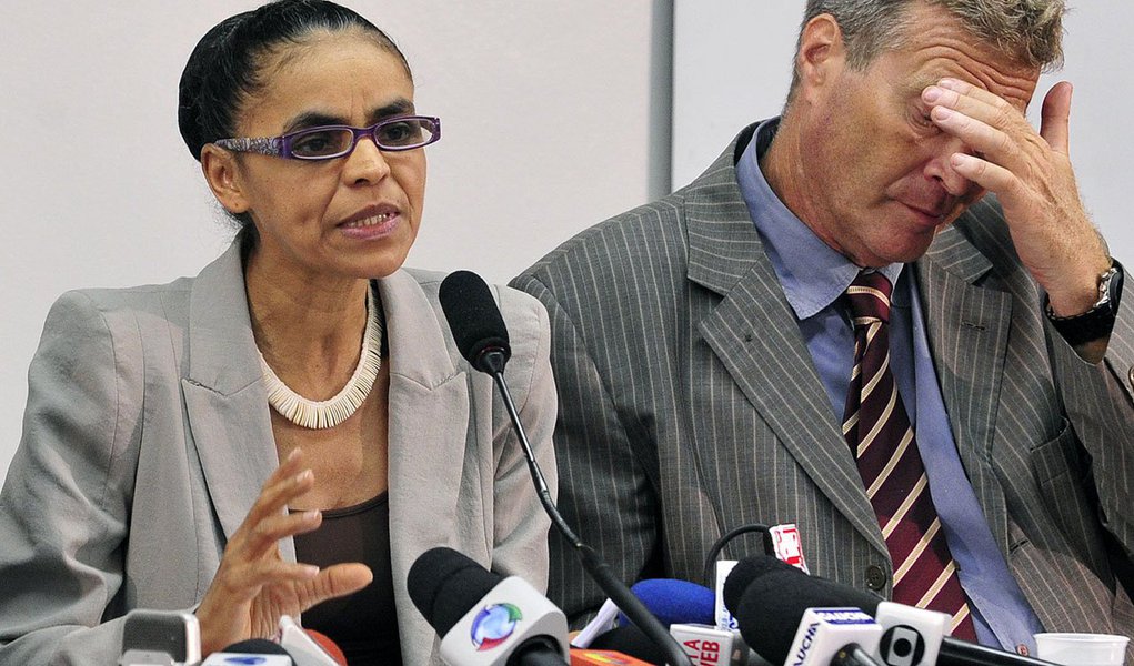 Novo partido da ex-senadora, que pode nem ser registrado a tempo para as eleições de 2014, deve começar sua atividade com apenas três parlamentares, segundo expectativa do deputado Alfredo Sirkis (PV-RJ), cofundador da legenda; caso partido se viabilize, será "em cima da bucha", nas palavras de Sirkis, ou seja, próximo a 5 de outubro (Foto: Gisele Federicce) Novo partido da ex-senadora, que pode nem ser registrado a tempo para as eleições de 2014, deve começar sua atividade com apenas três parlamentares, segundo expectativa do deputado Alfredo Sirkis (PV-RJ), cofundador da legenda; caso partido se viabilize, será "em cima da bucha", nas palavras de Sirkis, ou seja, próximo a 5 de outubro