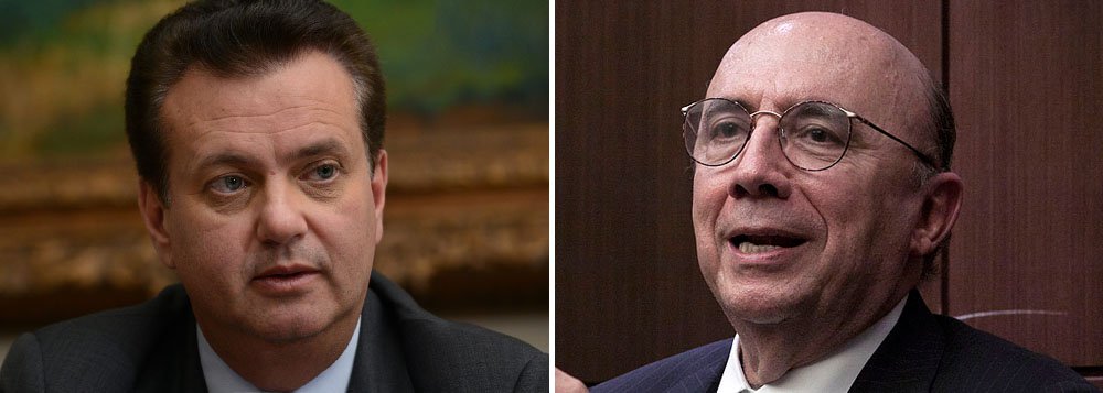 Ex-presidente do Banco Central desiste de pré-candidatura ao Senado pelo PSD; "Quero formalizar através desta carta que declino do honroso convite", registrou Henrique Meirelles a Gilberto Kassab, presidente do partido; ambos haviam combinado prazo para definição; mas Meirelles não explicitou motivos da recusa; funções em conselhos de administração de grandes empresas pesaram; recentemente, ele foi convidado também para ser vice de Aécio Neves, na disputa presidencial (Foto: Marco Damiani) Ex-presidente do Banco Central desiste de pré-candidatura ao Senado pelo PSD; "Quero formalizar através desta carta que declino do honroso convite", registrou Henrique Meirelles a Gilberto Kassab, presidente do partido; ambos haviam combinado prazo para definição; mas Meirelles não explicitou motivos da recusa; funções em conselhos de administração de grandes empresas pesaram; recentemente, ele foi convidado também para ser vice de Aécio Neves, na disputa presidencial