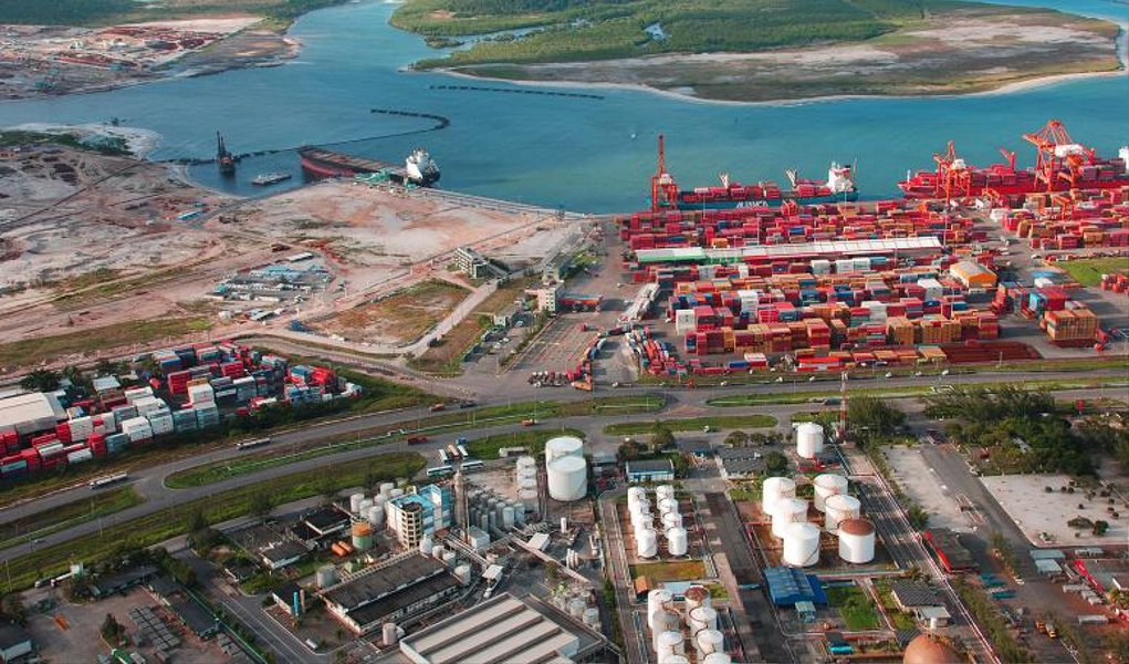 O Conselho Estadual de Políticas Industrial, Comercial e de Serviços (Condic) aprovou 36 projetos, sendo para 23 para indústrias, 11 para importadoras e duas para centrais de distribuição; os investimentos em indústrias totalizam R$ 178,3 milhões; esses projetos somam 1.236 novos postos de emprego; levando em consideração o acumulado de 2014, foram aprovados 92 projetos, totalizando um atração de R$ 1,39 bilhões e 10.945 empregos; os dados foram apresentados durante a última reunião Condic; dos 14 municípios contemplados, dez são do interior (Foto: Leonardo Lucena) O Conselho Estadual de Políticas Industrial, Comercial e de Serviços (Condic) aprovou 36 projetos, sendo para 23 para indústrias, 11 para importadoras e duas para centrais de distribuição; os investimentos em indústrias totalizam R$ 178,3 milhões; esses projetos somam 1.236 novos postos de emprego; levando em consideração o acumulado de 2014, foram aprovados 92 projetos, totalizando um atração de R$ 1,39 bilhões e 10.945 empregos; os dados foram apresentados durante a última reunião Condic; dos 14 municípios contemplados, dez são do interior