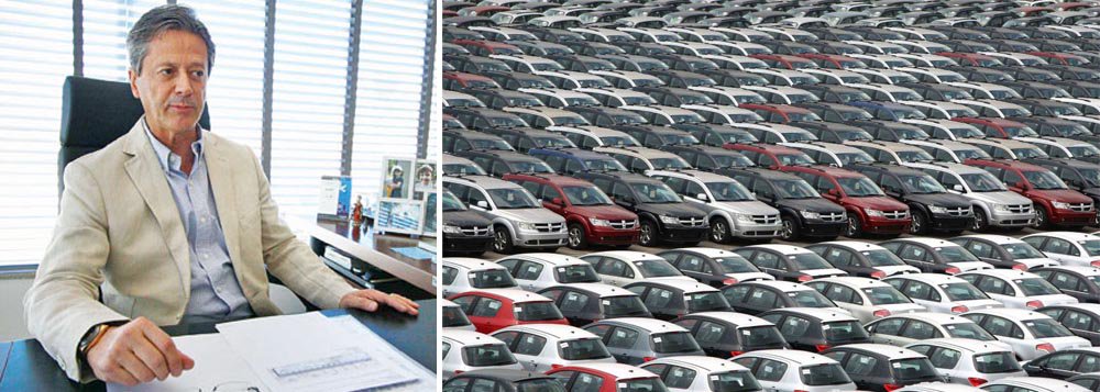 “Teremos mais dificuldades para a venda de automóveis e comerciais leves”, prevê Alarico de Assumpção Júnior, presidente da Fenabrave; no entanto, pesar do recuo nas vendas em 2013, ele classificou como “bom” o desempenho, lembrando que o resultado vem de uma base de forte crescimento e que o escoamento de mais de 3,5 milhões de unidades é algo que “chega a ser invejável” (Foto: Leonardo Attuch) “Teremos mais dificuldades para a venda de automóveis e comerciais leves”, prevê Alarico de Assumpção Júnior, presidente da Fenabrave; no entanto, pesar do recuo nas vendas em 2013, ele classificou como “bom” o desempenho, lembrando que o resultado vem de uma base de forte crescimento e que o escoamento de mais de 3,5 milhões de unidades é algo que “chega a ser invejável”