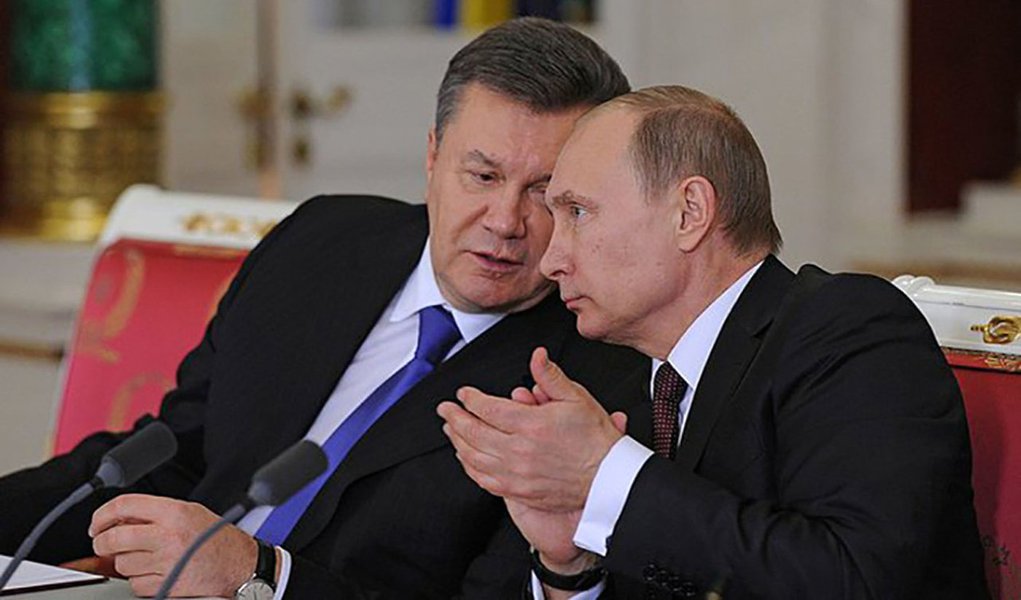 Viktor Yanukovich insiste que ainda é o legítimo chefe de Estado da Ucrânia; governo interino do país pediu ajuda ocidental nesta terça-feira para impedir a anexação da Crimeia pela Rússia, de Vladimir Putin, mas a península do Mar Negro, ocupada por tropas russas, parece determinada a levar adiante uma trajetória que poderá formalizar o controle russo dentro de alguns dias (Foto: Roberta Namour) Viktor Yanukovich insiste que ainda é o legítimo chefe de Estado da Ucrânia; governo interino do país pediu ajuda ocidental nesta terça-feira para impedir a anexação da Crimeia pela Rússia, de Vladimir Putin, mas a península do Mar Negro, ocupada por tropas russas, parece determinada a levar adiante uma trajetória que poderá formalizar o controle russo dentro de alguns dias
