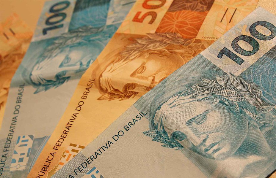 PT levou R$ 79,8 milhões; PMDB, PSB e PSDB conseguiram R$ 46,5 milhões; liderança do PT na captação já ocorria em anos anteriores, mas a diferença para os demais partidos não para de aumentar; movimento ocorreu num período em que as contribuições empresariais bateram recorde para anos em que não há eleição, segundo as prestações de contas já divulgadas pela Justiça Eleitoral (Foto: Valter Lima) PT levou R$ 79,8 milhões; PMDB, PSB e PSDB conseguiram R$ 46,5 milhões; liderança do PT na captação já ocorria em anos anteriores, mas a diferença para os demais partidos não para de aumentar; movimento ocorreu num período em que as contribuições empresariais bateram recorde para anos em que não há eleição, segundo as prestações de contas já divulgadas pela Justiça Eleitoral