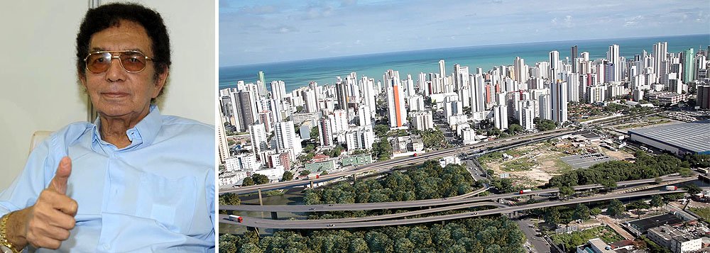 Falecido na última sexta-feira (20), vítima de um câncer de pulmão, o cantor Reginaldo Rossi não terá mais o seu nome batizado na Via Mangue; isso porque projeto de lei do vereador Jurandir Liberal (PT), em tramitação na Câmara Municipal, prevê que seja batizado na obra o nome do economista paraibano Celso Furtado, responsável pela criação da Sudene; dessa forma, a Prefeitura do Recife decidiu que o nome de Rossi vai batizar um túnel que será construído onde hoje se encontra o viaduto das Cinco Pontas, área central da capital (Foto: Leonardo Lucena) Falecido na última sexta-feira (20), vítima de um câncer de pulmão, o cantor Reginaldo Rossi não terá mais o seu nome batizado na Via Mangue; isso porque projeto de lei do vereador Jurandir Liberal (PT), em tramitação na Câmara Municipal, prevê que seja batizado na obra o nome do economista paraibano Celso Furtado, responsável pela criação da Sudene; dessa forma, a Prefeitura do Recife decidiu que o nome de Rossi vai batizar um túnel que será construído onde hoje se encontra o viaduto das Cinco Pontas, área central da capital