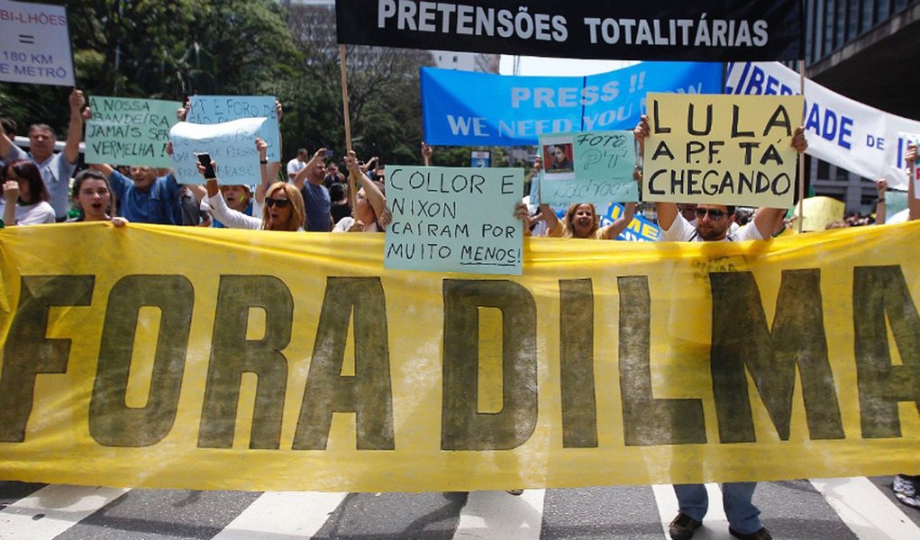 É urgente desmascarar os interesses anti-populares e frear o avanço dos conservadores que querem voltar ao poder mediante um golpe (Foto: Leonardo Boff) É urgente desmascarar os interesses anti-populares e frear o avanço dos conservadores que querem voltar ao poder mediante um golpe