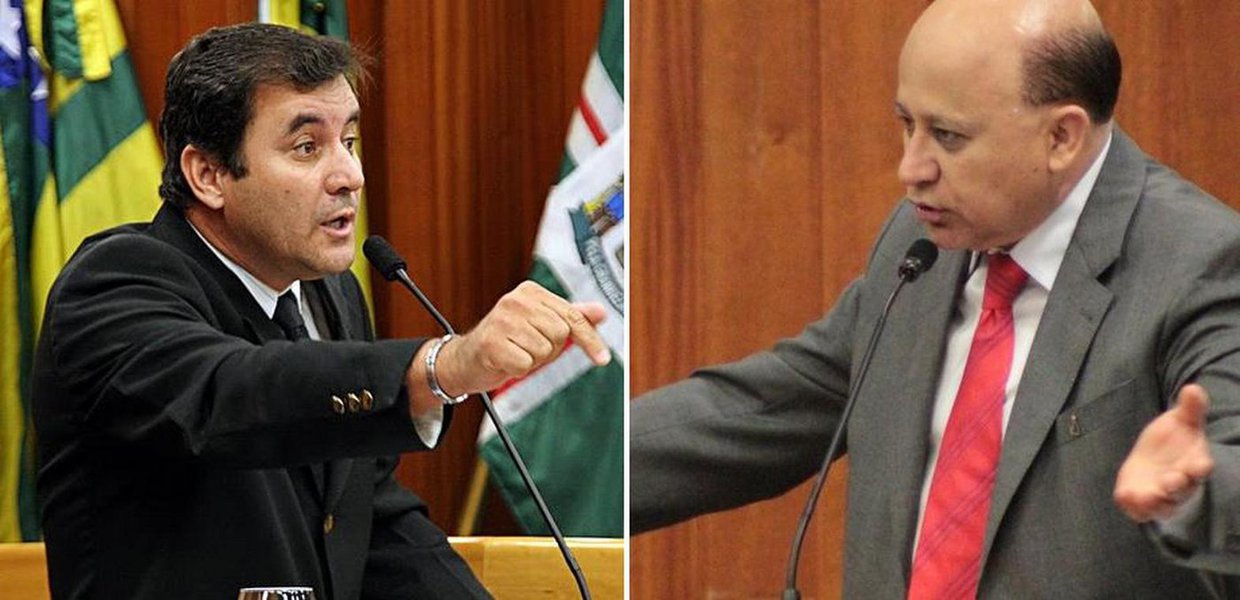 Por 20 votos a 9, conselho puniu vereador por ter criticado publicamente o presidente da Casa, Clécio Alves. O petista se posicionou contra a construção da obra da Hypermarcas em região ambiental e em discussão acalorada com Clécio disse que o colega tinha interesses no empreendimento. Djalma Araújo está indignado e diz que foi punido por crime de opinião. "Fui censurado por votar e me posicionar contra a Hypermarcas e o Plano Diretor. Sou punido por ter posicionamento. Minha voz pertence ao povo de Goiânia e não vou me calar" (Foto: Realle Palazzo-Martini) Por 20 votos a 9, conselho puniu vereador por ter criticado publicamente o presidente da Casa, Clécio Alves. O petista se posicionou contra a construção da obra da Hypermarcas em região ambiental e em discussão acalorada com Clécio disse que o colega tinha interesses no empreendimento. Djalma Araújo está indignado e diz que foi punido por crime de opinião. "Fui censurado por votar e me posicionar contra a Hypermarcas e o Plano Diretor. Sou punido por ter posicionamento. Minha voz pertence ao povo de Goiânia e não vou me calar"