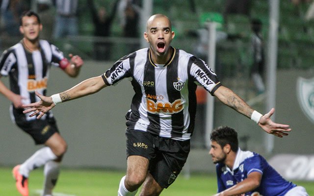 A proposta feito pelos asiáticos foram de 6 milhões de euros (cerca de R$ 19 milhões), a exata quantia gasta pelo clube mineiro para repatriar o camisa 9 junto ao Al-Gharafa, do Catar, no ano passado (Foto: Luis Mauro Queiroz) A proposta feito pelos asiáticos foram de 6 milhões de euros (cerca de R$ 19 milhões), a exata quantia gasta pelo clube mineiro para repatriar o camisa 9 junto ao Al-Gharafa, do Catar, no ano passado