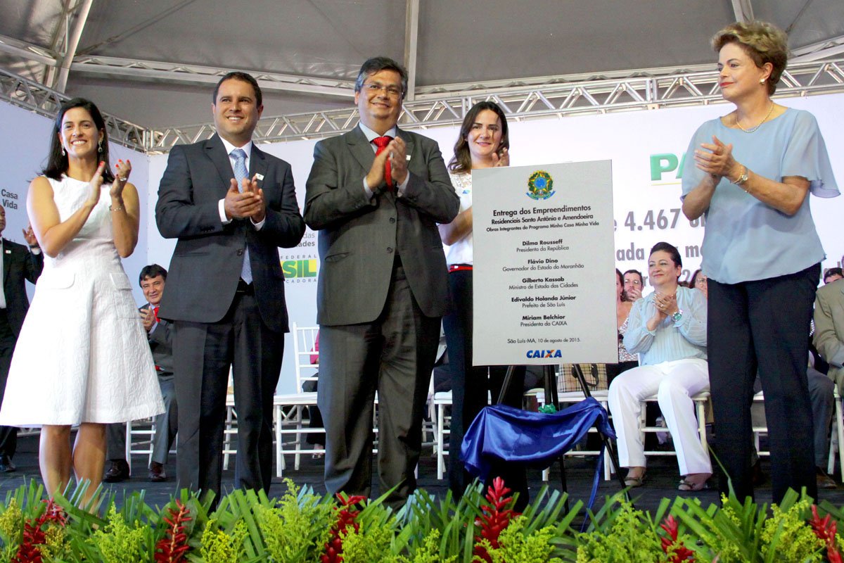 Aliado histórico do PT, o governador do Maranhão, Flávio Dino (PC do B), afirmou que eventos em seu estado mostraram que a presidente Dilma conta com uma "reserva de confiança"; de acordo com ele, as forças populares da esquerda progressista começam a se reaglutinar; "Essa semana deve sublinhar uma reconstrução da base social dos 30% da sociedade que são da esquerda progressista e que estavam chateados com o Levy (ministro da Fazenda), por exemplo. A tendência é que isso se reaglutine, o que não significa recompor imediatamente a popularidade dela", acrescentou (Foto: Leonardo Lucena) Aliado histórico do PT, o governador do Maranhão, Flávio Dino (PC do B), afirmou que eventos em seu estado mostraram que a presidente Dilma conta com uma "reserva de confiança"; de acordo com ele, as forças populares da esquerda progressista começam a se reaglutinar; "Essa semana deve sublinhar uma reconstrução da base social dos 30% da sociedade que são da esquerda progressista e que estavam chateados com o Levy (ministro da Fazenda), por exemplo. A tendência é que isso se reaglutine, o que não significa recompor imediatamente a popularidade dela", acrescentou