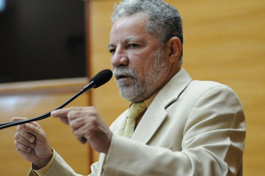 "Nossa tarefa é ajudar esse governo em tudo o que for possível. Sabemos da difícil tarefa de liderar um governo na Assembleia, mas não podemos correr do desafio na hora em que Jackson mais precisa", afirmou o deputado estadual Francisco Gualberto (PT), que desempenhou a função de líder do governo Marcelo Déda na Assembleia Legislativa entre 2007 e 2012; no ano passado, função ficou com Gustinho Ribeiro (PSD) (Foto: Valter Lima) "Nossa tarefa é ajudar esse governo em tudo o que for possível. Sabemos da difícil tarefa de liderar um governo na Assembleia, mas não podemos correr do desafio na hora em que Jackson mais precisa", afirmou o deputado estadual Francisco Gualberto (PT), que desempenhou a função de líder do governo Marcelo Déda na Assembleia Legislativa entre 2007 e 2012; no ano passado, função ficou com Gustinho Ribeiro (PSD)