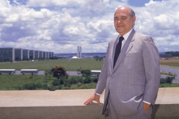 Tancredo Neves não merecia ser homenageado com tão deprimente escárnio para com sua luminosa memória partindo de ninguém menos de quem é seu descendente e se autointitula seu herdeiro político (Foto: Daniel Quoist) www.brasil247.com - Tancredo Neves não merecia ser homenageado com tão deprimente escárnio para com sua luminosa memória partindo de ninguém menos de quem é seu descendente e se autointitula seu herdeiro político