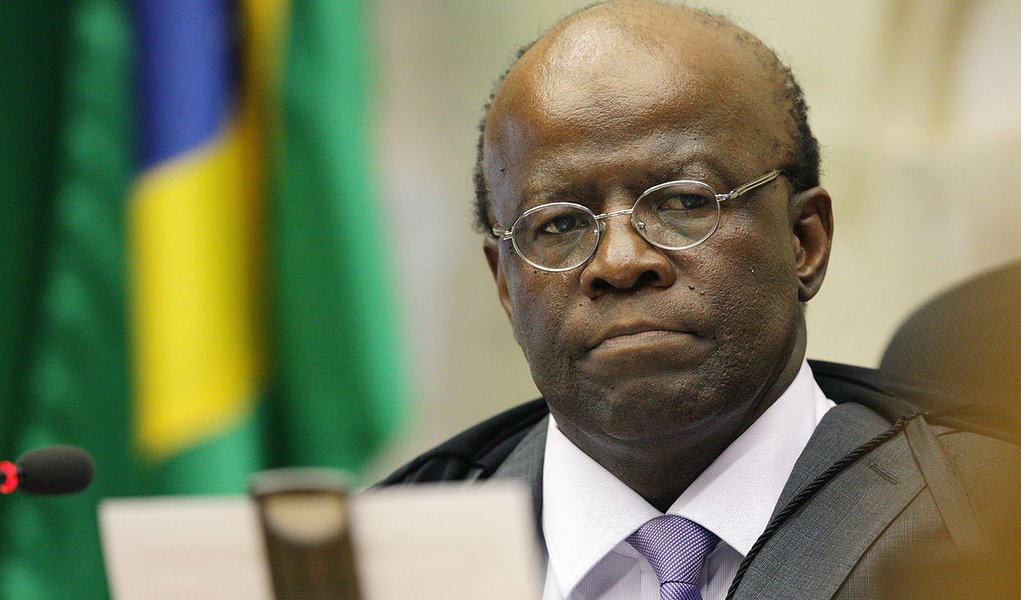 Colunista da Folha de S. Paulo diz que notoriedade do presidente do STF não decorre de virtudes, “deriva de atitudes atabalhoadas e ilegais, segundo juristas de diferentes matizes” (Foto: Roberta Namour) www.brasil247.com - Colunista da Folha de S. Paulo diz que notoriedade do presidente do STF não decorre de virtudes, “deriva de atitudes atabalhoadas e ilegais, segundo juristas de diferentes matizes”