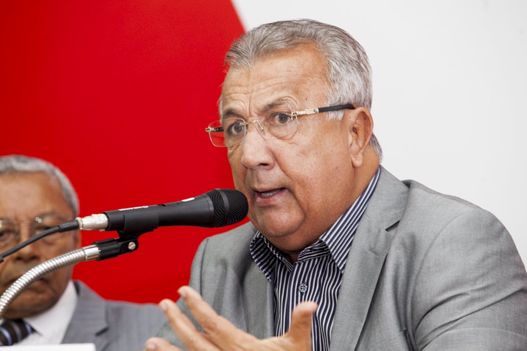 Embora muito se especule sobre a nova composição da administração estadual a partir de 2015, o governador Jackson Barreto (PMDB) prefere não antecipar que mudanças irá realizar no secretariado; segundo ele, “não há discussão de nomes até o momento”. “Não há escolhas, não há definições, não há convites”, ressaltou; JB afirma que só irá fazer anúncios da nova equipe na semana compreendida entre o Natal e o Réveillon; “É o prazo mais correto e tranquilo”, pondera (Foto: Valter Lima) Embora muito se especule sobre a nova composição da administração estadual a partir de 2015, o governador Jackson Barreto (PMDB) prefere não antecipar que mudanças irá realizar no secretariado; segundo ele, “não há discussão de nomes até o momento”. “Não há escolhas, não há definições, não há convites”, ressaltou; JB afirma que só irá fazer anúncios da nova equipe na semana compreendida entre o Natal e o Réveillon; “É o prazo mais correto e tranquilo”, pondera