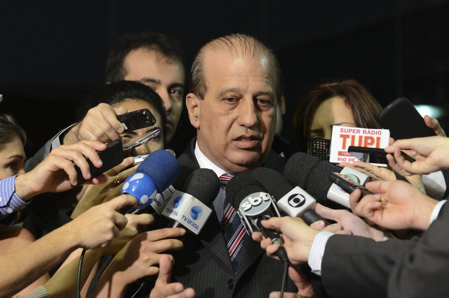 Declarações do ministro Augusto Nardes, que antecipou seu voto contrário às contas da presidente Dilma Rousseff no caso das chamadas 'pedaladas fiscais', abrem espaço para que a discussão seja levada ao Supremo Tribunal Federal; ministros do TCU são regidos pela Lei Orgânica da Magistratura e não podem antecipar julgamentos, falando fora dos autos; "muito difícil o governo conseguir explicar", disse Nardes; "eu poderia aprovar com ressalvas, mas me propus a rejeitar", também afirmou, antes do julgamento; questionar a inusitada ação do ministro do TCU no STF seria o "Plano B" do governo Dilma (Foto: Leonardo Attuch) Declarações do ministro Augusto Nardes, que antecipou seu voto contrário às contas da presidente Dilma Rousseff no caso das chamadas 'pedaladas fiscais', abrem espaço para que a discussão seja levada ao Supremo Tribunal Federal; ministros do TCU são regidos pela Lei Orgânica da Magistratura e não podem antecipar julgamentos, falando fora dos autos; "muito difícil o governo conseguir explicar", disse Nardes; "eu poderia aprovar com ressalvas, mas me propus a rejeitar", também afirmou, antes do julgamento; questionar a inusitada ação do ministro do TCU no STF seria o "Plano B" do governo Dilma