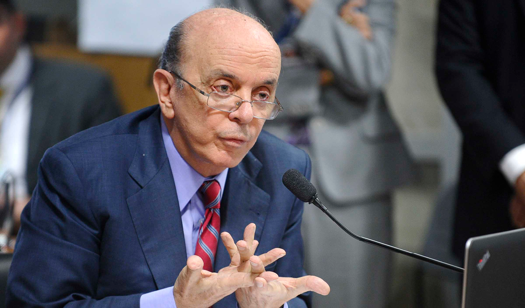 A coordenação da FUP esteve nesta quinta (9) com o presidente Frente Parlamentar Mista em Defesa da Petrobras, Davidson Magalhães (PC do B/BA) e assessores dos senadores Roberto Requião (PMDB/PR), Lindberg Farias (PT/RJ) e Randolfe Rodrigues (PSOL/AP) para articular o "Ato em defesa da Petrobras e da democracia", convocado pela Frente, que ocorrerá na próxima terça (14), na Câmara; a mobilização em defesa da empresa 100% nacional vai contar com a participação dos movimentos sociais; o MST, o MAB, UNE e a CNTE já confirmaram (Foto: Valter Lima) A coordenação da FUP esteve nesta quinta (9) com o presidente Frente Parlamentar Mista em Defesa da Petrobras, Davidson Magalhães (PC do B/BA) e assessores dos senadores Roberto Requião (PMDB/PR), Lindberg Farias (PT/RJ) e Randolfe Rodrigues (PSOL/AP) para articular o "Ato em defesa da Petrobras e da democracia", convocado pela Frente, que ocorrerá na próxima terça (14), na Câmara; a mobilização em defesa da empresa 100% nacional vai contar com a participação dos movimentos sociais; o MST, o MAB, UNE e a CNTE já confirmaram
