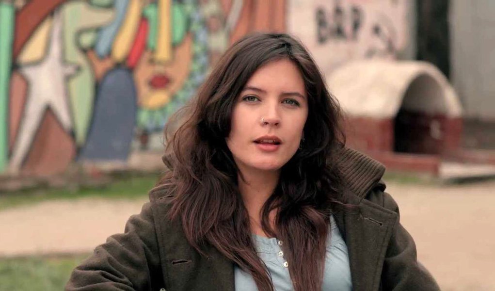 Musa chilena, a comunista Camila Vallejo assumiu na manhã desta terça-feira o cargo de no Congresso e se converteu na representante mais jovem da Câmara; ela integrará a Comissão de Educação; em passagem no ano passado por Santiago, o ex-presidente Lula disse que ela representa um novo pensamento para a política latino-americana (Foto: Roberta Namour) Musa chilena, a comunista Camila Vallejo assumiu na manhã desta terça-feira o cargo de no Congresso e se converteu na representante mais jovem da Câmara; ela integrará a Comissão de Educação; em passagem no ano passado por Santiago, o ex-presidente Lula disse que ela representa um novo pensamento para a política latino-americana