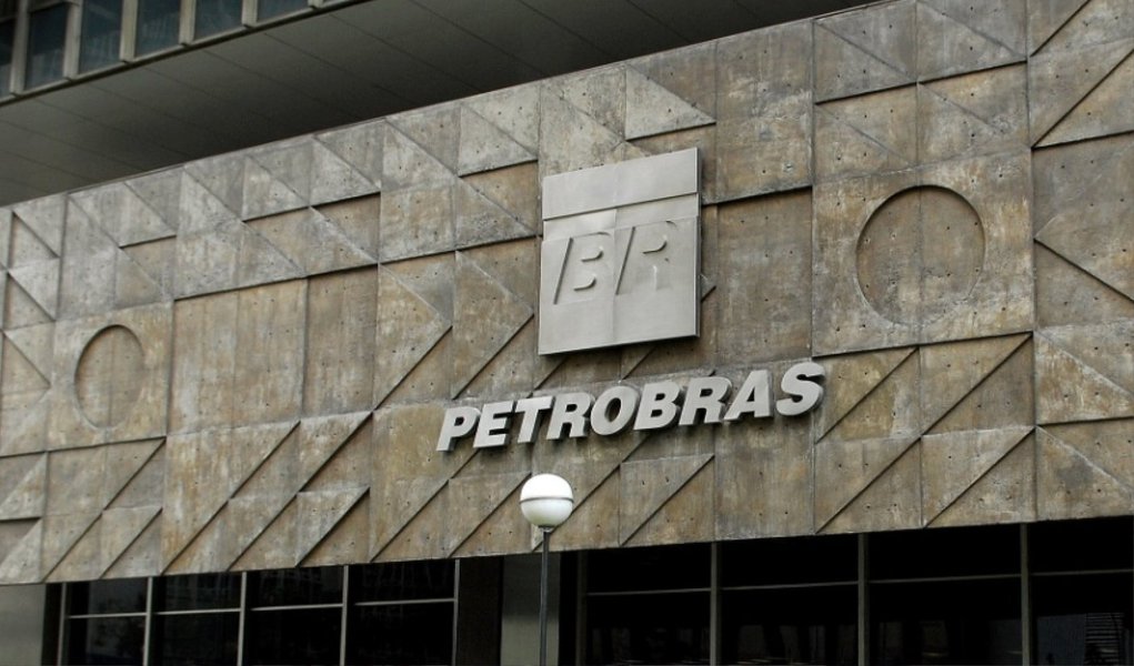 Justiça do Trabalho em Pernambuco determinou o bloqueio das contas bancárias da estatal; de acordo com decisão da juíza Josimar Mendes da Silva, da 1º Vara do Trabalho de Ipojuca, na Região Metropolitana do Recife (RMR), o confisco de R$ 126,6 milhões será utilizado para pagar os funcionários de empresas terceirizadas que prestam serviços à estatal na implantação da Refinaria Abreu e Lima, no Complexo Industrial e Portuário de Suape (Foto: Paulo Emílio) Justiça do Trabalho em Pernambuco determinou o bloqueio das contas bancárias da estatal; de acordo com decisão da juíza Josimar Mendes da Silva, da 1º Vara do Trabalho de Ipojuca, na Região Metropolitana do Recife (RMR), o confisco de R$ 126,6 milhões será utilizado para pagar os funcionários de empresas terceirizadas que prestam serviços à estatal na implantação da Refinaria Abreu e Lima, no Complexo Industrial e Portuário de Suape