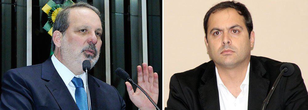 A disputa pelo Governo de Pernambuco vem ganhando ares de uma guerra iminente. De um lado, o senador Armando Monteiro Neto (PTB), que lidera as pesquisas de intenção de voto e cuja candidatura tem o apoio do PT e, consequentemente, da presidente Dilma Rousseff e do ex-presidente Luiz Inácio Lula da Silva; do outro lado, o ainda desconhecido do eleitorado e ex-secretário da Fazenda Estadual, Paulo Câmara (PSB), que tem o ex-governador e presidenciável Eduardo Campos como seu maior cabo eleitoral para cumprir a missão que lhe foi confiada: ganhar a eleição para governador e assegurar a continuidade do legado de Campos (Foto: Paulo Emílio) A disputa pelo Governo de Pernambuco vem ganhando ares de uma guerra iminente. De um lado, o senador Armando Monteiro Neto (PTB), que lidera as pesquisas de intenção de voto e cuja candidatura tem o apoio do PT e, consequentemente, da presidente Dilma Rousseff e do ex-presidente Luiz Inácio Lula da Silva; do outro lado, o ainda desconhecido do eleitorado e ex-secretário da Fazenda Estadual, Paulo Câmara (PSB), que tem o ex-governador e presidenciável Eduardo Campos como seu maior cabo eleitoral para cumprir a missão que lhe foi confiada: ganhar a eleição para governador e assegurar a continuidade do legado de Campos