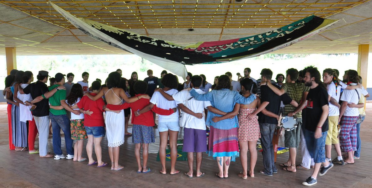 Segundo Acampamento Nacional do Levante Popular da Juventude reúne 3 mil jovens, de 25 estados, em Cotia; plenárias e oficinas serão feitas durante o feriado prolongado; reivindicação comum é realização de abaixo-assinado a favor da reforma política (Foto: Marco Damiani) Segundo Acampamento Nacional do Levante Popular da Juventude reúne 3 mil jovens, de 25 estados, em Cotia; plenárias e oficinas serão feitas durante o feriado prolongado; reivindicação comum é realização de abaixo-assinado a favor da reforma política