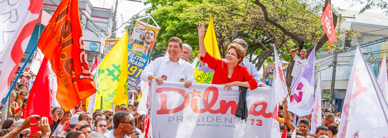 Números das pesquisas Ibope e Datafolha divulgados no início da noite desta quarta-feira, 3, foram avaliados por integrantes da campanha da presidente Dilma Rousseff como uma reversão da tendência de queda de Dilma; o avanço da candidata Marina Silva também foi contido; mas o clima é de cautela no núcleo petista, por conta do desempenho de Marina no segundo turno, mesmo com a diferença reduzida em relação a Dilma; se nas próximas pesquisas houver a confirmação da retomada do crescimento de Dilma e se a candidatura de Marina estagnar, marketeiro João Santana terá mais liberdade para tomar decisões na campanha; realizações da presidente devem continuar a ser destacadas (Foto: Aquiles Lins) www.brasil247.com - Números das pesquisas Ibope e Datafolha divulgados no início da noite desta quarta-feira, 3, foram avaliados por integrantes da campanha da presidente Dilma Rousseff como uma reversão da tendência de queda de Dilma; o avanço da candidata Marina Silva também foi contido; mas o clima é de cautela no núcleo petista, por conta do desempenho de Marina no segundo turno, mesmo com a diferença reduzida em relação a Dilma; se nas próximas pesquisas houver a confirmação da retomada do crescimento de Dilma e se a candidatura de Marina estagnar, marketeiro João Santana terá mais liberdade para tomar decisões na campanha; realizações da presidente devem continuar a ser destacadas