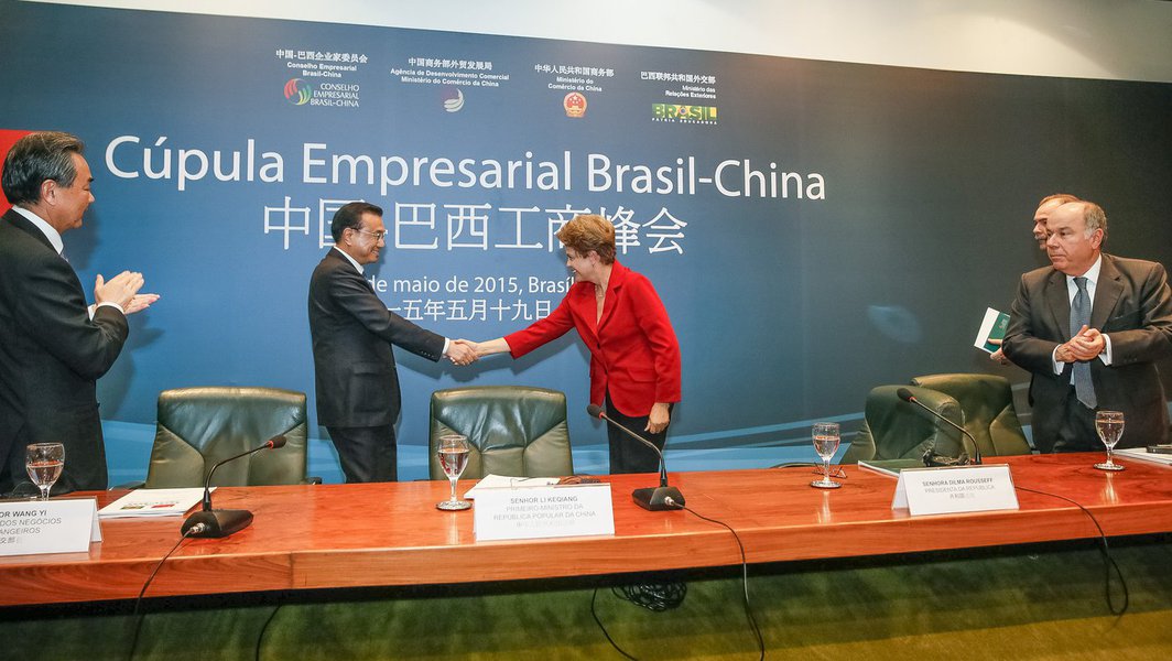 Investimentos que a China anunciou para o país e a consolidação do banco dos Brics faz frente à conspiração midiático-judicial-tucana financiada pelos EUA, em especial pelas indústrias Koch, diz o colunista Miguel do Rosário, do Cafezinho (Foto: Leonardo Attuch) www.brasil247.com - Investimentos que a China anunciou para o país e a consolidação do banco dos Brics faz frente à conspiração midiático-judicial-tucana financiada pelos EUA, em especial pelas indústrias Koch, diz o colunista Miguel do Rosário, do Cafezinho