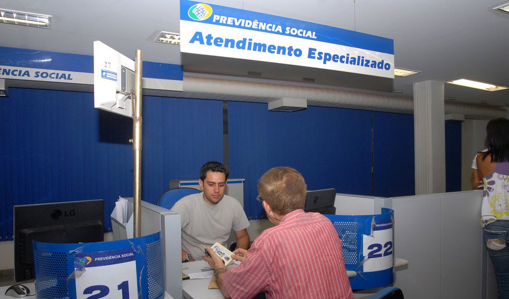 Aposentados e pensionistas do INSS têm até o dia 30 de dezembro para comprovação de vida e a renovação da senha na rede bancária, caso contrário o benefício será suspenso; a comprovação de vida deve ser feita na instituição em que o segurado recebe; é importante destacar que o procedimento é obrigatório e deve ocorrer anualmente (Foto: Valter Lima) Aposentados e pensionistas do INSS têm até o dia 30 de dezembro para comprovação de vida e a renovação da senha na rede bancária, caso contrário o benefício será suspenso; a comprovação de vida deve ser feita na instituição em que o segurado recebe; é importante destacar que o procedimento é obrigatório e deve ocorrer anualmente
