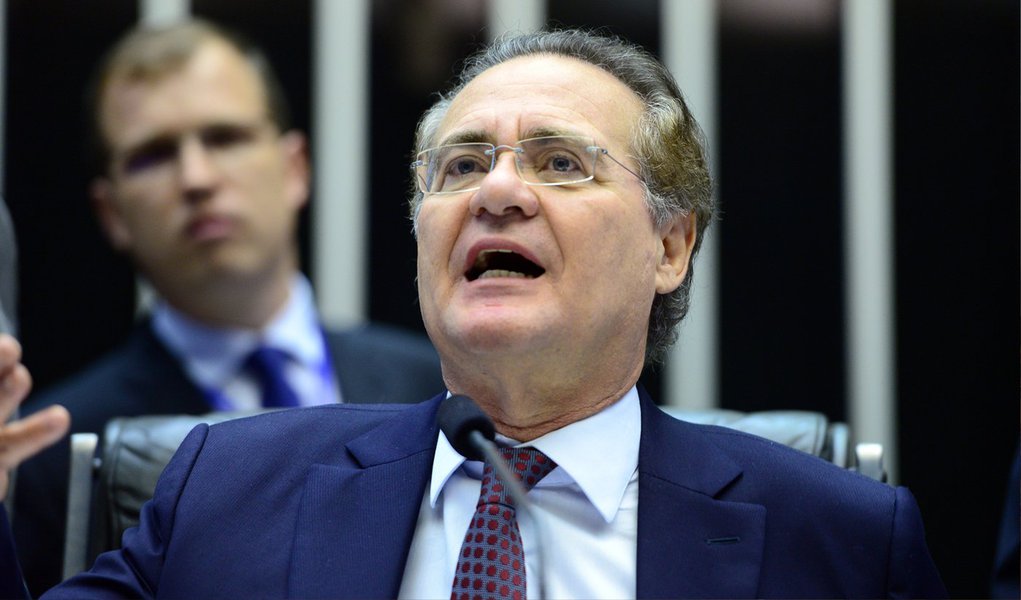 O presidente do Senado, Renan Calheiros (PMDB-AL), negou haja clima de armistício entre o governo e o PMDB; Renan tentou desvincular a mudança da abordagem do Executivo no caso da tabela do IR de uma melhora da relação do governo com a base aliada; “Eu acho que são duas coisas distintas. Uma coisa é uma negociação no Congresso Nacional, produzindo uma medida provisória como consequência. E outra coisa é a aliança, que tem muita dificuldade”, disse; o peemedebista disse também que o governo da presidente "parece que envelheceu" (Foto: Aquiles Lins) O presidente do Senado, Renan Calheiros (PMDB-AL), negou haja clima de armistício entre o governo e o PMDB; Renan tentou desvincular a mudança da abordagem do Executivo no caso da tabela do IR de uma melhora da relação do governo com a base aliada; “Eu acho que são duas coisas distintas. Uma coisa é uma negociação no Congresso Nacional, produzindo uma medida provisória como consequência. E outra coisa é a aliança, que tem muita dificuldade”, disse; o peemedebista disse também que o governo da presidente "parece que envelheceu"