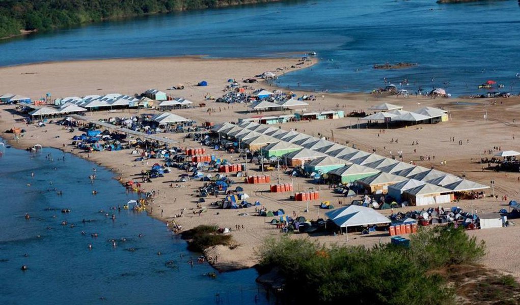 Este valor será distribuído entre 78 prefeituras que mantém 49 praias sazonais ou provisórias e 29 permanentes; os critérios de seleção e distribuição dos recursos foram publicados no Diário Oficial do Estado dos dias 02 e 09 de abril; segundo a presidente da Adtur, Adriana Ramos, com esta política de incentivo, o governo do Estado apoiará o segmento Turístico Sol e Praia, visando o fortalecimento das atividades turísticas e o consequente desenvolvimento socioeconômico das cidades contempladas (Foto: Aquiles Lins) Este valor será distribuído entre 78 prefeituras que mantém 49 praias sazonais ou provisórias e 29 permanentes; os critérios de seleção e distribuição dos recursos foram publicados no Diário Oficial do Estado dos dias 02 e 09 de abril; segundo a presidente da Adtur, Adriana Ramos, com esta política de incentivo, o governo do Estado apoiará o segmento Turístico Sol e Praia, visando o fortalecimento das atividades turísticas e o consequente desenvolvimento socioeconômico das cidades contempladas