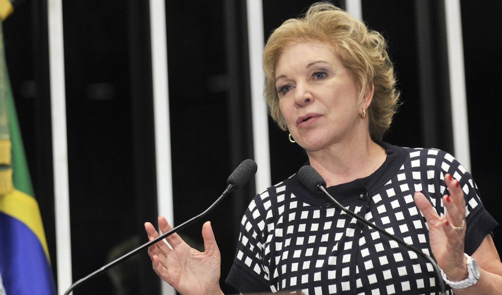 A senadora Marta Suplicy, que deixou o PT recentemente, disse, nesta quinta-feira (2), no Recife, que está muito próxima de fechar um acordo com o PSB; "Estou conversando com muitos partidos, mas estou muito próxima de um acordo com o PSB. Estou aqui conhecendo mais o partido", afirmou (Foto: Paulo Emílio) A senadora Marta Suplicy, que deixou o PT recentemente, disse, nesta quinta-feira (2), no Recife, que está muito próxima de fechar um acordo com o PSB; "Estou conversando com muitos partidos, mas estou muito próxima de um acordo com o PSB. Estou aqui conhecendo mais o partido", afirmou