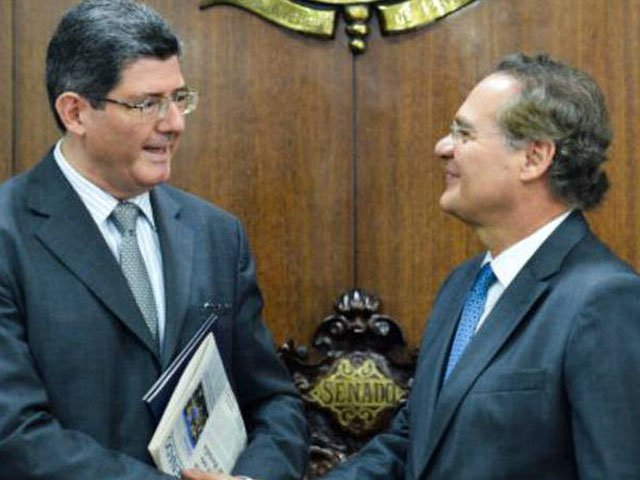 Está na hora de diminuir o tamanho do Estado. Nada mais justo que, em tempos de sacrifícios para a sociedade, o governo dê o exemplo. Quanto mais alto é o exemplo mais pedagógico ele será (Foto: Renan Calheiros) Está na hora de diminuir o tamanho do Estado. Nada mais justo que, em tempos de sacrifícios para a sociedade, o governo dê o exemplo. Quanto mais alto é o exemplo mais pedagógico ele será