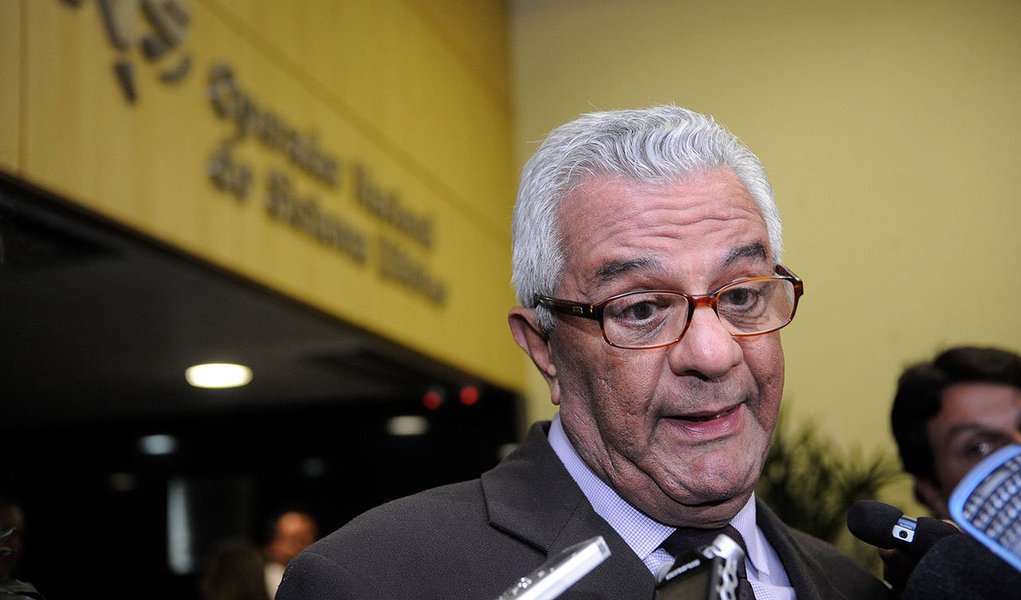 "A menos que tenhamos uma série pior do que as séries históricas, não teremos problemas em 2014", disse nesta quarta-feira o diretor-geral do ONS, Hermes Chipp, em audiência pública no Senado (Foto: Gisele Federicce) "A menos que tenhamos uma série pior do que as séries históricas, não teremos problemas em 2014", disse nesta quarta-feira o diretor-geral do ONS, Hermes Chipp, em audiência pública no Senado