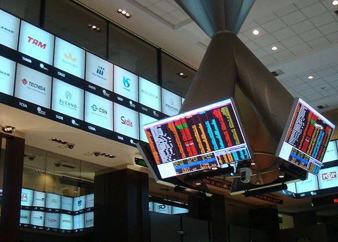 Se ela atende somente os ditames das bolsas de valores e cede à pressão do lobby da economia financeira, será a política proposta por Aécio que vai sair vitoriosa (Foto: Marilza De Melo Foucher) Se ela atende somente os ditames das bolsas de valores e cede à pressão do lobby da economia financeira, será a política proposta por Aécio que vai sair vitoriosa