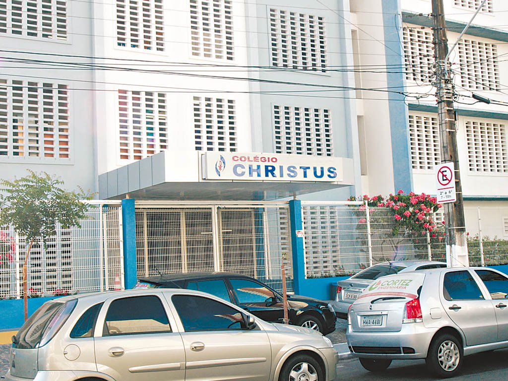 Justiça Federal no Ceará condenou a seis anos de prisão o professor Jahilton José Motta, do Colégio Christus, pelo vazamento de 14 questões do Exame Nacional do Ensino Médio de 2011; questões foram divulgadas aos alunos do colégio durante um pré-teste do Enem, uma semana antes da data do exame (Foto: Gisele Federicce) Justiça Federal no Ceará condenou a seis anos de prisão o professor Jahilton José Motta, do Colégio Christus, pelo vazamento de 14 questões do Exame Nacional do Ensino Médio de 2011; questões foram divulgadas aos alunos do colégio durante um pré-teste do Enem, uma semana antes da data do exame