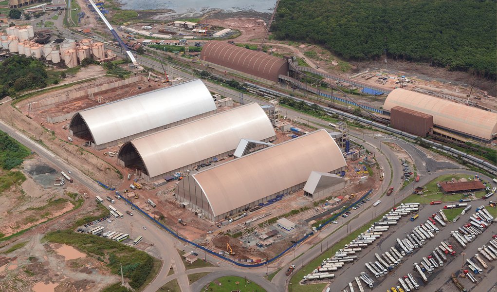 O primeiro navio do novo terminal de grãos Tegram, em São Luís, vai atracar no dia 10 de março para carregar 66 mil toneladas de soja para a China, marcando o início das operações de mais um importante ponto de escoamento da safra brasileira; estimativa do consórcio que opera o Tegram é que o terminal consiga exportar cerca de 2 milhões de toneladas de soja e milho ainda em 2015; primeira fase do complexo deverá operar com capacidade total, de 5 milhões de toneladas anuais, dentro de dois ou três anos (Foto: Aquiles Lins) O primeiro navio do novo terminal de grãos Tegram, em São Luís, vai atracar no dia 10 de março para carregar 66 mil toneladas de soja para a China, marcando o início das operações de mais um importante ponto de escoamento da safra brasileira; estimativa do consórcio que opera o Tegram é que o terminal consiga exportar cerca de 2 milhões de toneladas de soja e milho ainda em 2015; primeira fase do complexo deverá operar com capacidade total, de 5 milhões de toneladas anuais, dentro de dois ou três anos