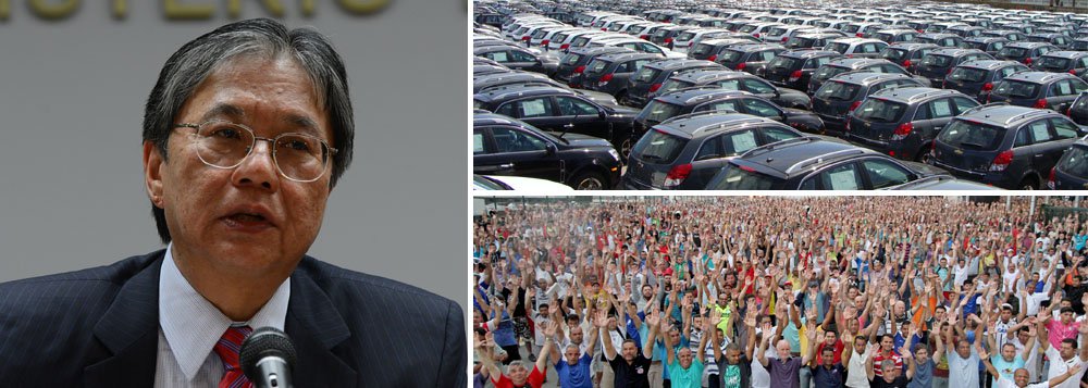 Usando expressões como "bastante ruim" e "queda substancial" nas vendas em fevereiro, o presidente da Associação dos Fabricantes de Veículos (Anfavea), Luiz Moan, disse que a situação da indústria automotiva está pior do que o previsto; "Nós já esperávamos um primeiro trimestre extremamente difícil, mas confesso que está mais difícil do que estávamos prevendo"; produção caiu 28,9% neste mês; empregados são os primeiros afetados; entre fevereiro de 2014 e o mês passado, o saldo de demissões já chega a 13.816; para Moan, o setor brasileiro de veículos ainda tem excedente de pessoal "bastante forte"; "Esperamos que o governo decida o quanto antes as medidas de ajuste fiscal para que tenhamos um segundo semestre de certo equilíbrio", disse (Foto: Aquiles Lins) Usando expressões como "bastante ruim" e "queda substancial" nas vendas em fevereiro, o presidente da Associação dos Fabricantes de Veículos (Anfavea), Luiz Moan, disse que a situação da indústria automotiva está pior do que o previsto; "Nós já esperávamos um primeiro trimestre extremamente difícil, mas confesso que está mais difícil do que estávamos prevendo"; produção caiu 28,9% neste mês; empregados são os primeiros afetados; entre fevereiro de 2014 e o mês passado, o saldo de demissões já chega a 13.816; para Moan, o setor brasileiro de veículos ainda tem excedente de pessoal "bastante forte"; "Esperamos que o governo decida o quanto antes as medidas de ajuste fiscal para que tenhamos um segundo semestre de certo equilíbrio", disse