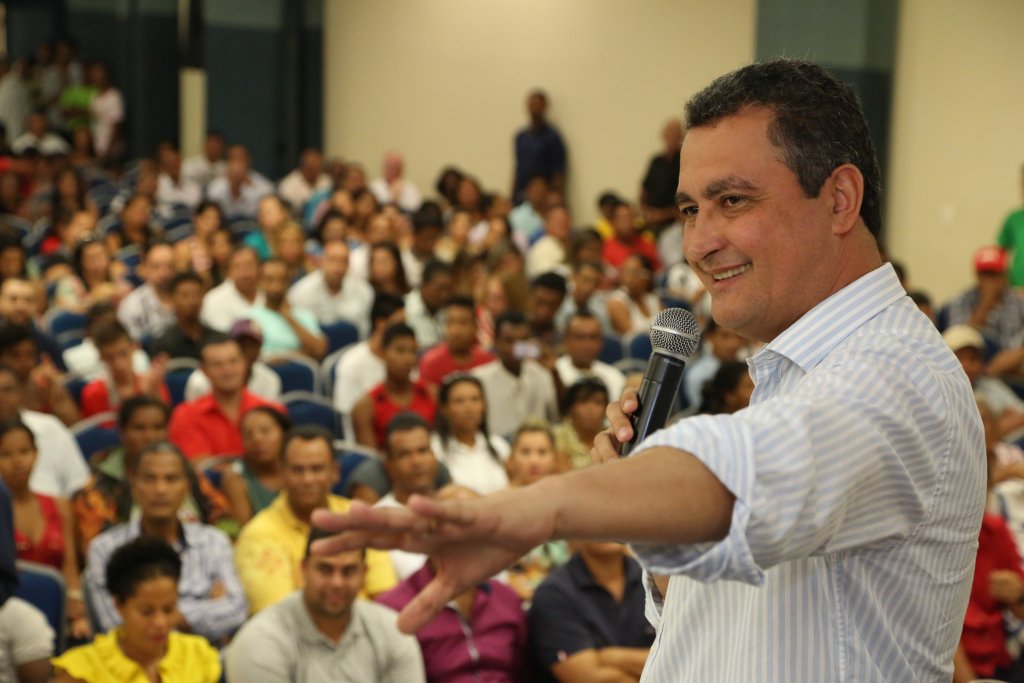 A população dos 27 territórios de identidade da Bahia contribuiu com o processo de construção do 'Programa de Governo Participativo' (PGP) do pré-candidato ao governo do estado pelo PT, deputado federal Rui Costa; ele percorreu as regiões e recebeu contribuições dos moradores para elaboração do texto do programa de governo; "Rodamos a Bahia e em todos os cantos fomos acompanhados de uma grande participação de lideranças, militantes e populares. Foram encontros para ouvir quem realmente conhece a realidade de onde vive. Isso garante que nosso programa seja o melhor", diz o petista (Foto: Romulo Faro) A população dos 27 territórios de identidade da Bahia contribuiu com o processo de construção do 'Programa de Governo Participativo' (PGP) do pré-candidato ao governo do estado pelo PT, deputado federal Rui Costa; ele percorreu as regiões e recebeu contribuições dos moradores para elaboração do texto do programa de governo; "Rodamos a Bahia e em todos os cantos fomos acompanhados de uma grande participação de lideranças, militantes e populares. Foram encontros para ouvir quem realmente conhece a realidade de onde vive. Isso garante que nosso programa seja o melhor", diz o petista