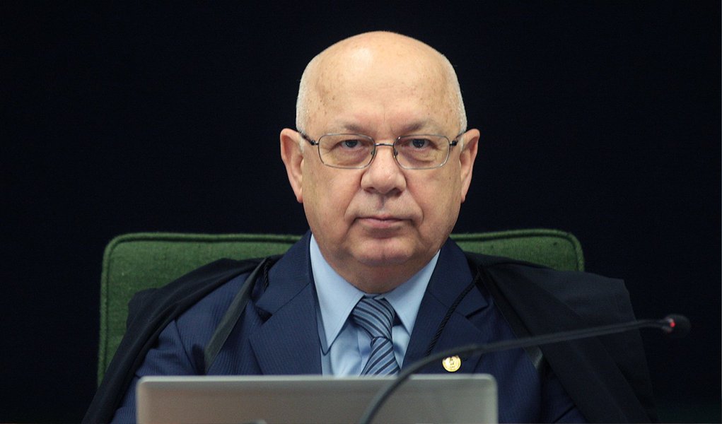 O ministro Teori Zavascki, do Supremo Tribunal Federal (STF), deferiu nesta segunda (29) a prorrogação, por mais 60 dias, dos inquéritos da Polícia Federal para investigar parlamentares citados na Operação Lava Jato; ao todo, são investigados 35 parlamentares; o ministro também autorizou as diligências solicitadas pela Procuradoria-Geral da República (Foto: Valter Lima) O ministro Teori Zavascki, do Supremo Tribunal Federal (STF), deferiu nesta segunda (29) a prorrogação, por mais 60 dias, dos inquéritos da Polícia Federal para investigar parlamentares citados na Operação Lava Jato; ao todo, são investigados 35 parlamentares; o ministro também autorizou as diligências solicitadas pela Procuradoria-Geral da República