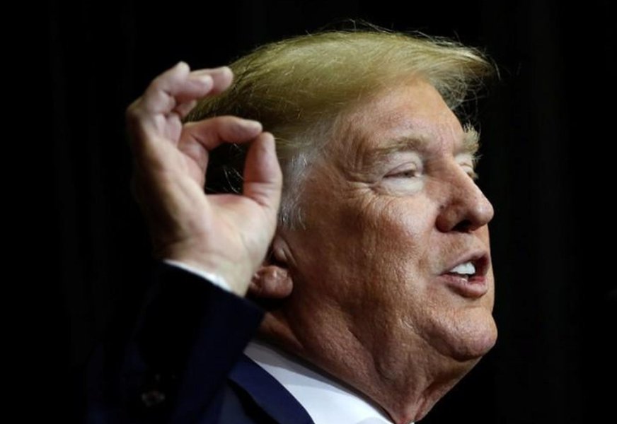 Trump derrubou bolsas globais ao criticar o banco central americano Trump derrubou bolsas globais ao criticar o banco central americano