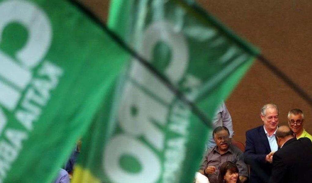 Ciro chama de fascista proposta de economista de Bolsonaro sobre IR Ciro chama de fascista proposta de economista de Bolsonaro sobre IR