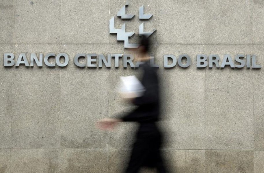 Com economia estagnada, Copom deve manter juros em 6,5% Com economia estagnada, Copom deve manter juros em 6,5%
