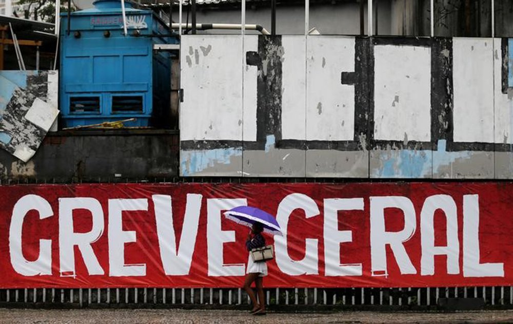 Das mais de 1,5 mil greves de 2017, 81% foram em defesa de direitos (Foto: REUTERS/Sergio Moraes) Das mais de 1,5 mil greves de 2017, 81% foram em defesa de direitos