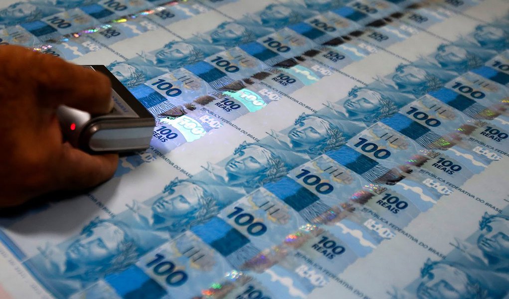 Economia encolhe 0,5% no trimestre encerrado em julho Economia encolhe 0,5% no trimestre encerrado em julho