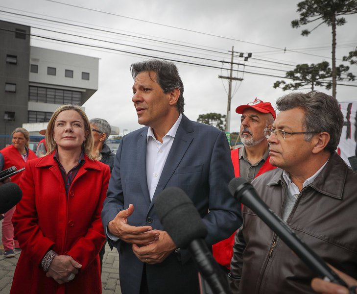 Desenvolvimento com inclusão dá rumo certo à campanha, diz Lula a Haddad (Foto: Ricardo Stuckert) Desenvolvimento com inclusão dá rumo certo à campanha, diz Lula a Haddad