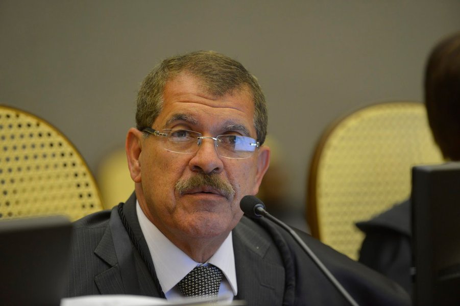 Juiz não deve apoiar candidato nas redes sociais, diz corregedor Juiz não deve apoiar candidato nas redes sociais, diz corregedor