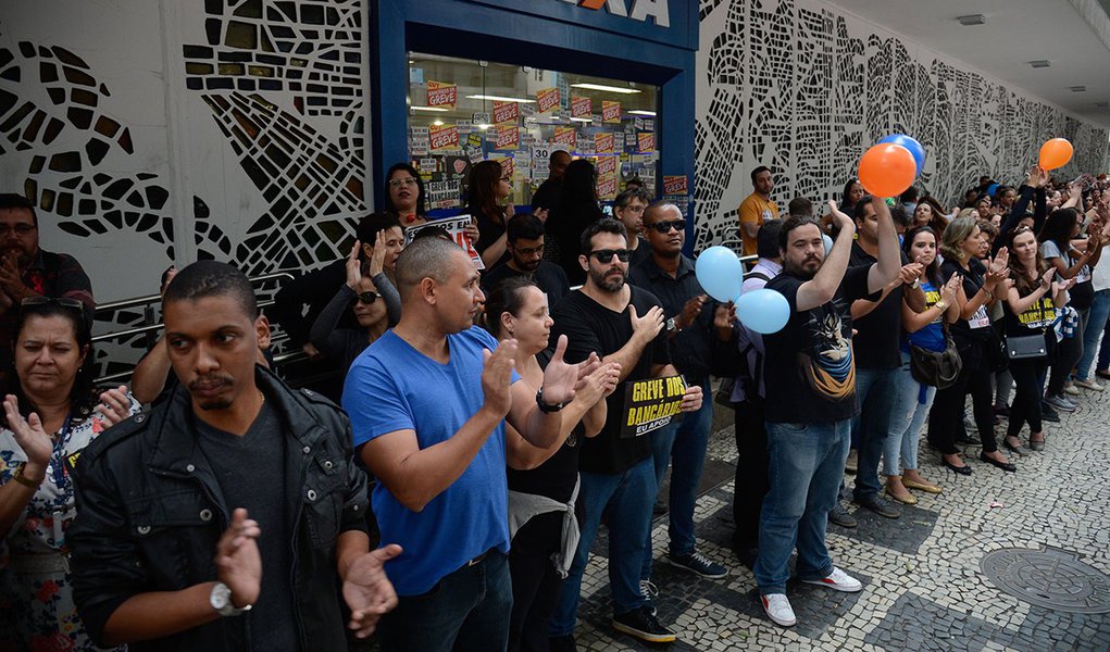 Avanço dos bancários favorece todos os trabalhadores (Foto: Fernando Frazão/Agência Brasil) Avanço dos bancários favorece todos os trabalhadores