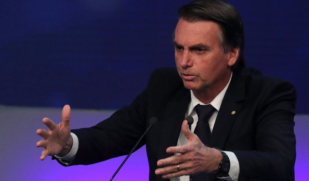 Fugindo dos debates, Bolsonaro confirma que é candidato a ditador (Foto: REUTERS/Paulo Whitaker) www.brasil247.com - Fugindo dos debates, Bolsonaro confirma que é candidato a ditador