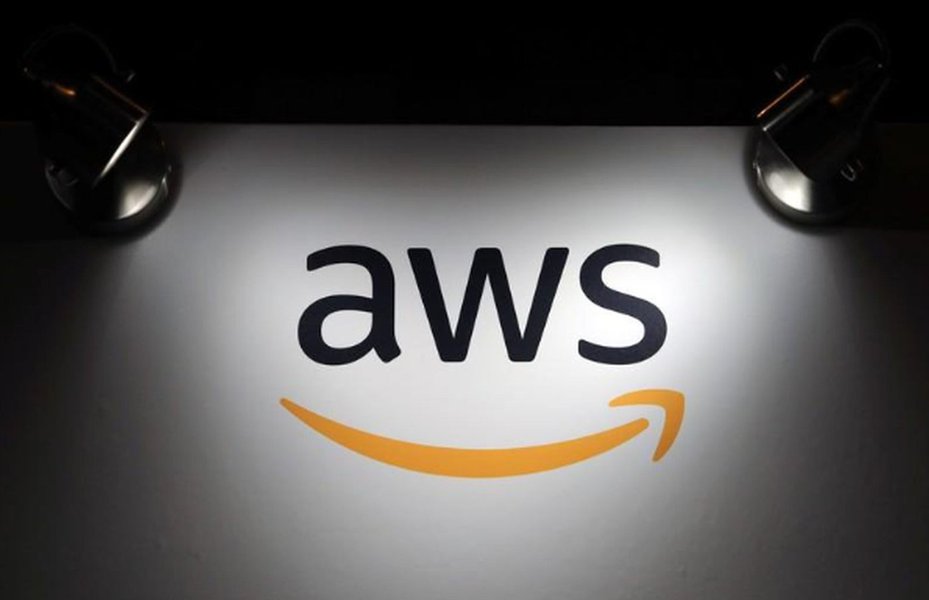 Unidade de computação em nuvem da Amazon investirá quase US$1 bi na Indonésia, diz ministro Unidade de computação em nuvem da Amazon investirá quase US$1 bi na Indonésia, diz ministro
