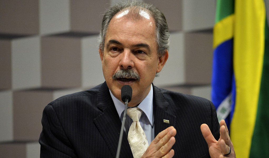 Mercadante faz alerta sobre cancelamento de 5,5 milhões de títulos (Foto: José Cruz/Agência Brasil) Mercadante faz alerta sobre cancelamento de 5,5 milhões de títulos