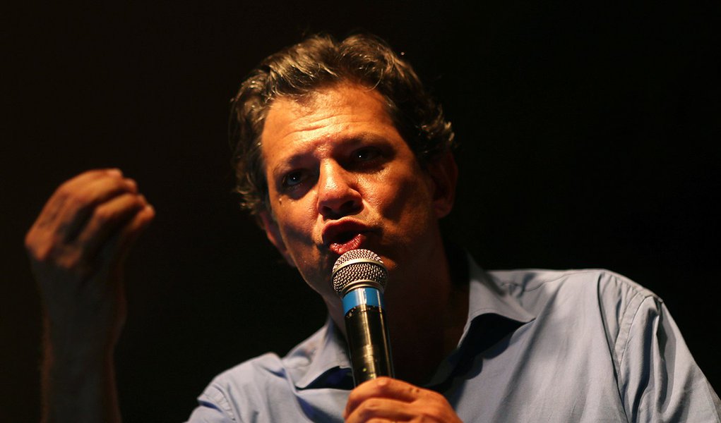 Haddad lamenta que TSE tenha rejeitado pedido de busca e apreensão no caso Bolsolão (Foto: REUTERS/Ricardo Moraes) Haddad lamenta que TSE tenha rejeitado pedido de busca e apreensão no caso Bolsolão