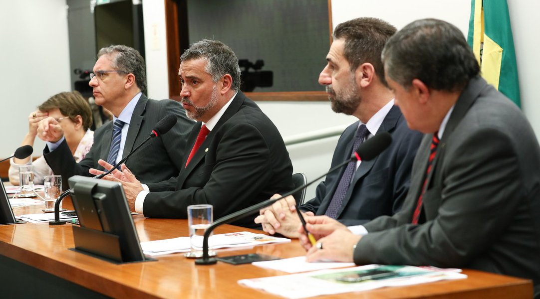 Paulo Pimenta é reeleito líder do PT na Câmara (Foto: Lula Marques) Paulo Pimenta é reeleito líder do PT na Câmara